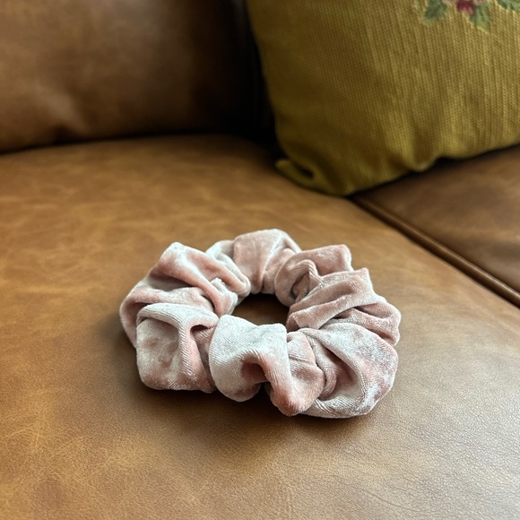 Pink Velvet Schrunchie - Picture 3 of 4